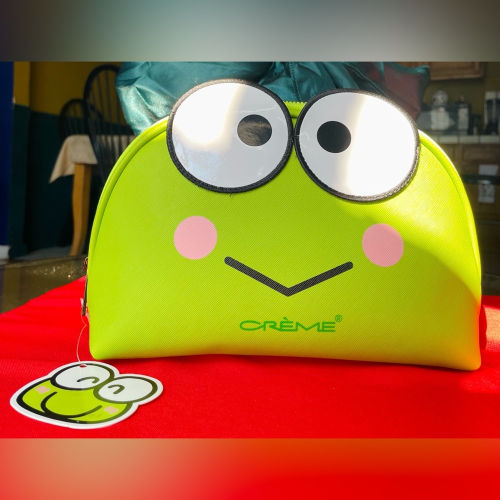 Keroppi makeup bag 🌳🌴🍀